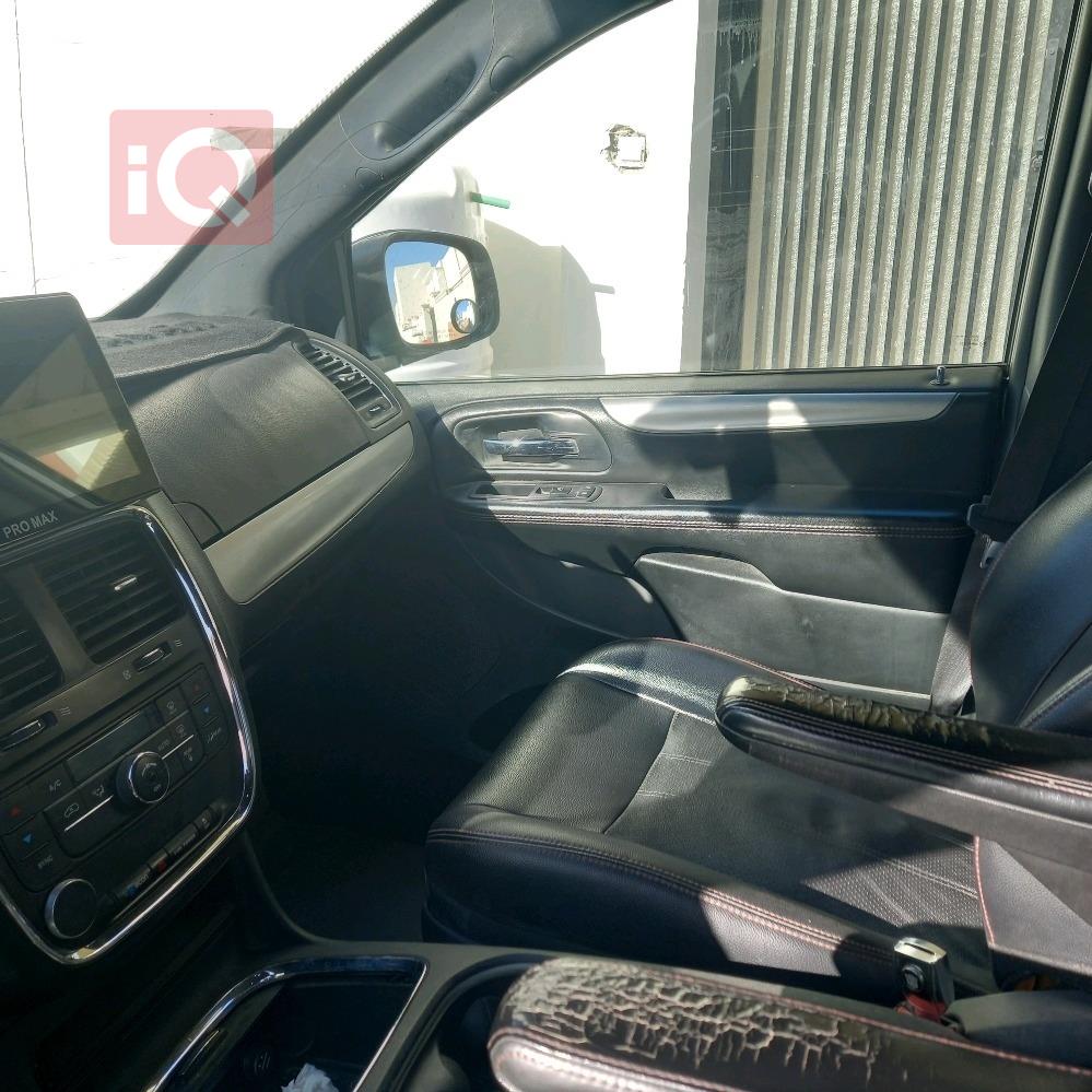 دودج جراند كارافان